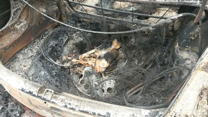 O corpo teria sido colocado em meio a pneus dentro do porta-malas do carro, que depois foi incinerado.(foto: divulgação)