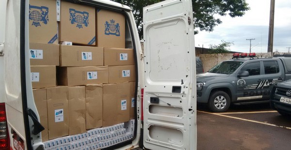 A Van juntamente com a caraga foi levada para a Receita Federal de Ponta Porã. (Foto: divulgação)