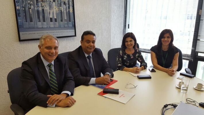 Da esquerda para direita: Presidente executivo do FONPLATA, Sr. Juan E. Notaro Fraga, prefeito de Corumbá, Ruiter Cunha de Oliveira, procuradora do Ministério da Fazenda, Fabiani Fadel Borin, representante do Ministério do Planejamento, Raquel Monteiro.