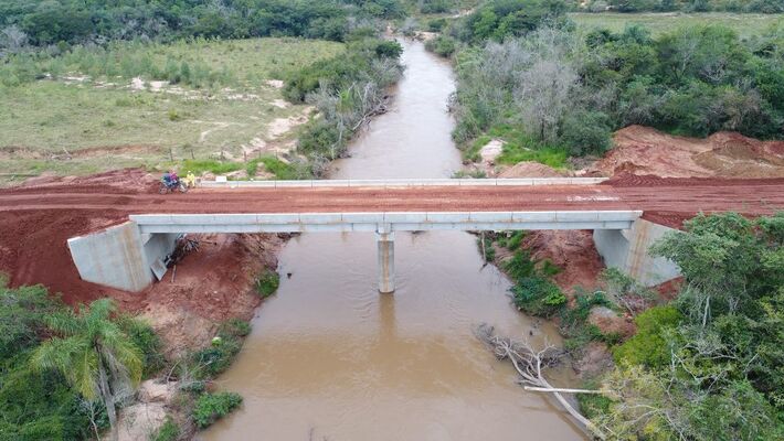 Uma das pontes construídas sobre o Rio Jogui, em Amambai. A estimativa é investir R$ 7,1 milhões nas travessias que ficam em diversas áreas do município.