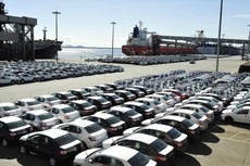 Porto de Paranaguá (PR). Brasil exportou 506 mil veículos no ano até agosto