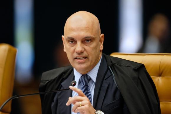 O ministro Alexandre de Moraes disse, em sua decisão, que "os deputados e senadores são mandatários do povo e devem observar total transparência em sua atuação”