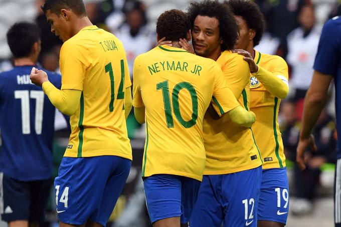 Gols brasileiros vieram todos no primeiro tempo do jogo (Denis Charlet/AFP)