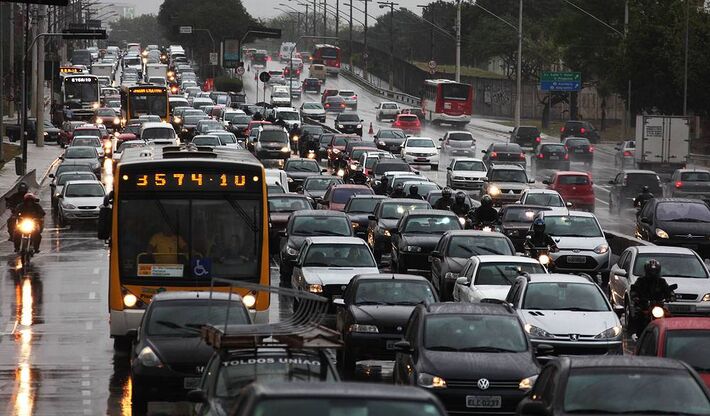 A proposta prevê mudança nos exames de direção, e os candidatos poderão ser habilitados a dirigir apenas veículos com câmbio automático (Luiz Guarnieri/Brazil Photo Press/Folhapress/VEJA/VEJA)