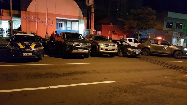 Duas das quatro caminhonete roubadas no Estado de Goiás