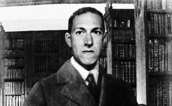 Howard Phillips Lovecraft foi um escritor estadunidense que revolucionou o gênero de terror, atribuindo-lhe elementos fantásticos típicos dos gêneros de fantasia e ficção científica