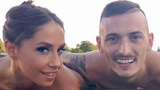 Davide Montana com a colega de trabalho em postagem nas redes sociais