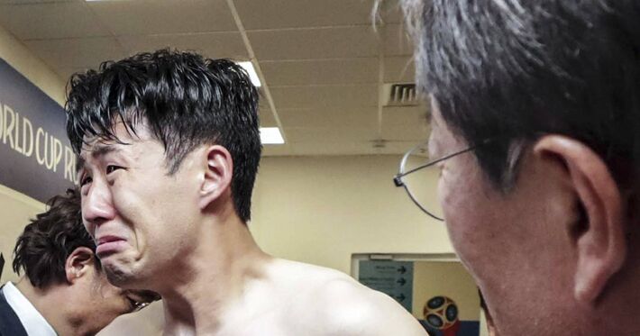 Son chora desconsolado após a derrota para o México