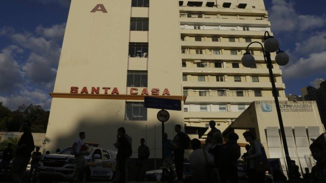 Fachada da Santa Casa de Juiz de Fora, onde Bolsonaro ficou internado