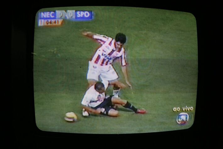 Reprodução de tela de TV exibe partida de futebol, na Rede Globo. (São Paulo, SP, 22.03.2007