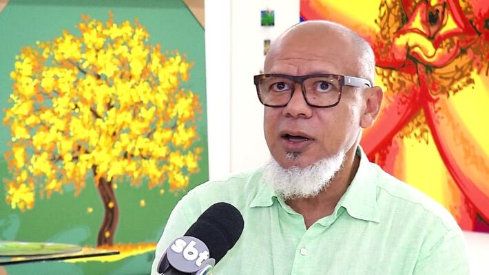 O artista plástico Isaac Oliveira