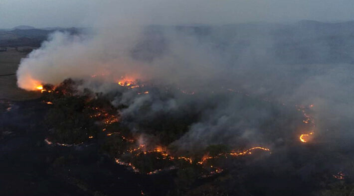 Fogo queimou uma extensa área ao lado da MS-178, rodovia que liga os municípios de Bonito e Bodoquena