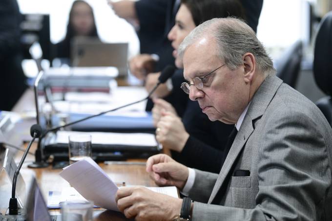 Relator da reforma na CCJ da Câmara, Tasso Jereissati (PSDB-CE) propôs mudanças por PEC paralela e supressões no texto principal