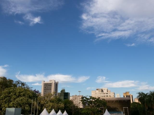 Campo Grande amanheceu com céu claro nesta quarta-feira