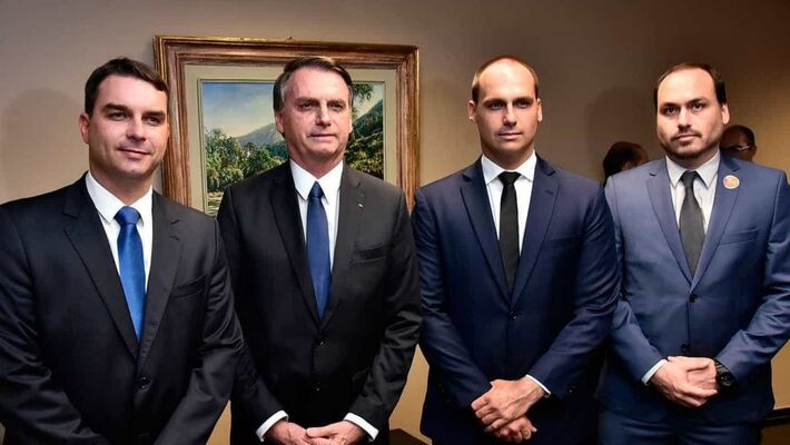 Família Bolsonaro: presidente e filhos estão envolvidos em crise interna no PSL