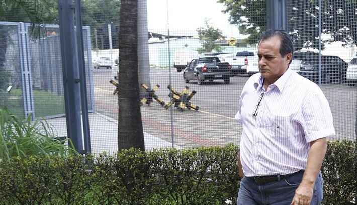 Beto Mariano chegando a sede da Polícia Federal, em Campo Grande, quando foi preso, em maio passado. (