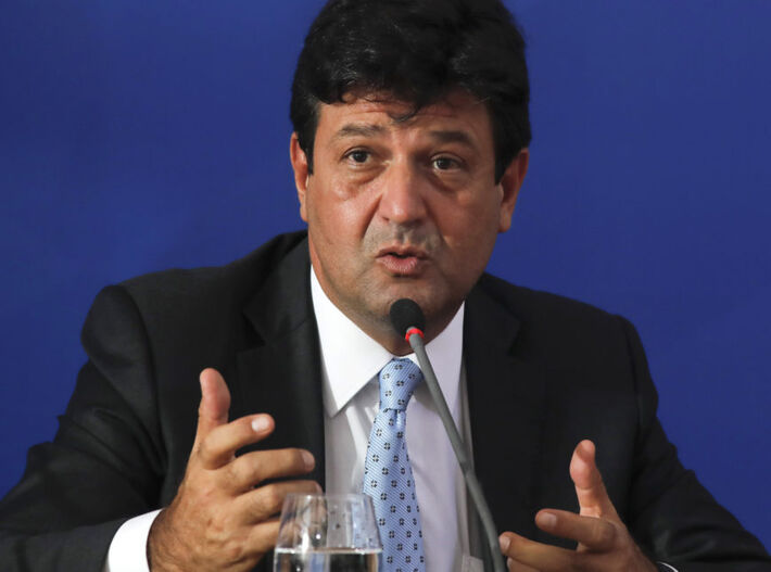 O ministro da Saúde, Luiz Henrique Mandetta, durante entrevista a jornalistas