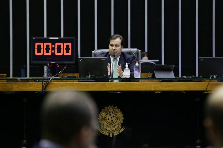 Rodrigo Maia em sessão ontem (8.abril), onde foi solicitado por parlamentares mais tempo para análise das emendas