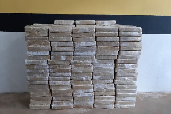 Em 2019, a PF apreendeu cerca de 300 quilos de cocaína pertencentes ao esquema desse grupo