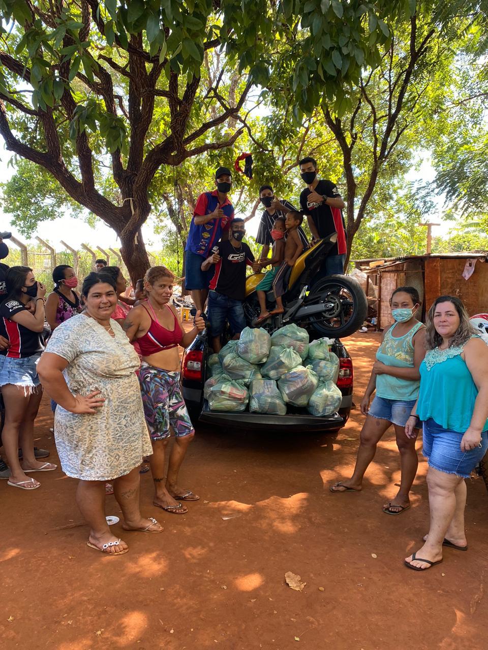 Entrega de alimentos na Comunidade em Campo Grande 
