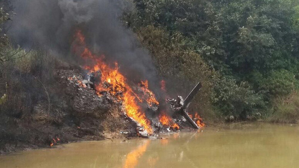 De acordo o delegado Vicente Gomes, superintendente regional da Polícia Civil no Tapajós, três pessoas estavam dentro da aeronave e morreram na explosão no momento da queda.