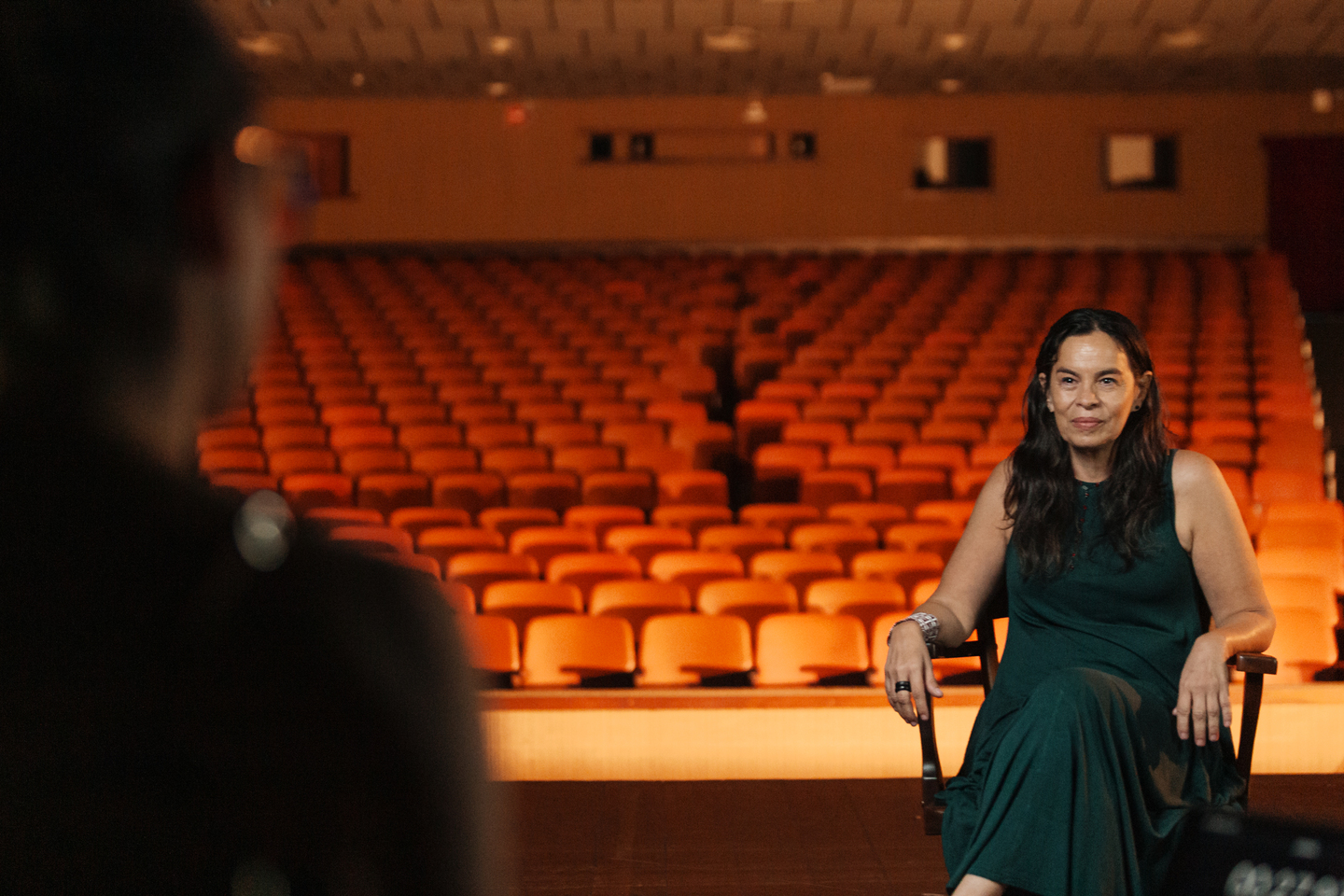 A idealizadora do projeto Andr&eacute;a Freire que tamb&eacute;m cedeu entrevista &agrave; s&eacute;rie.