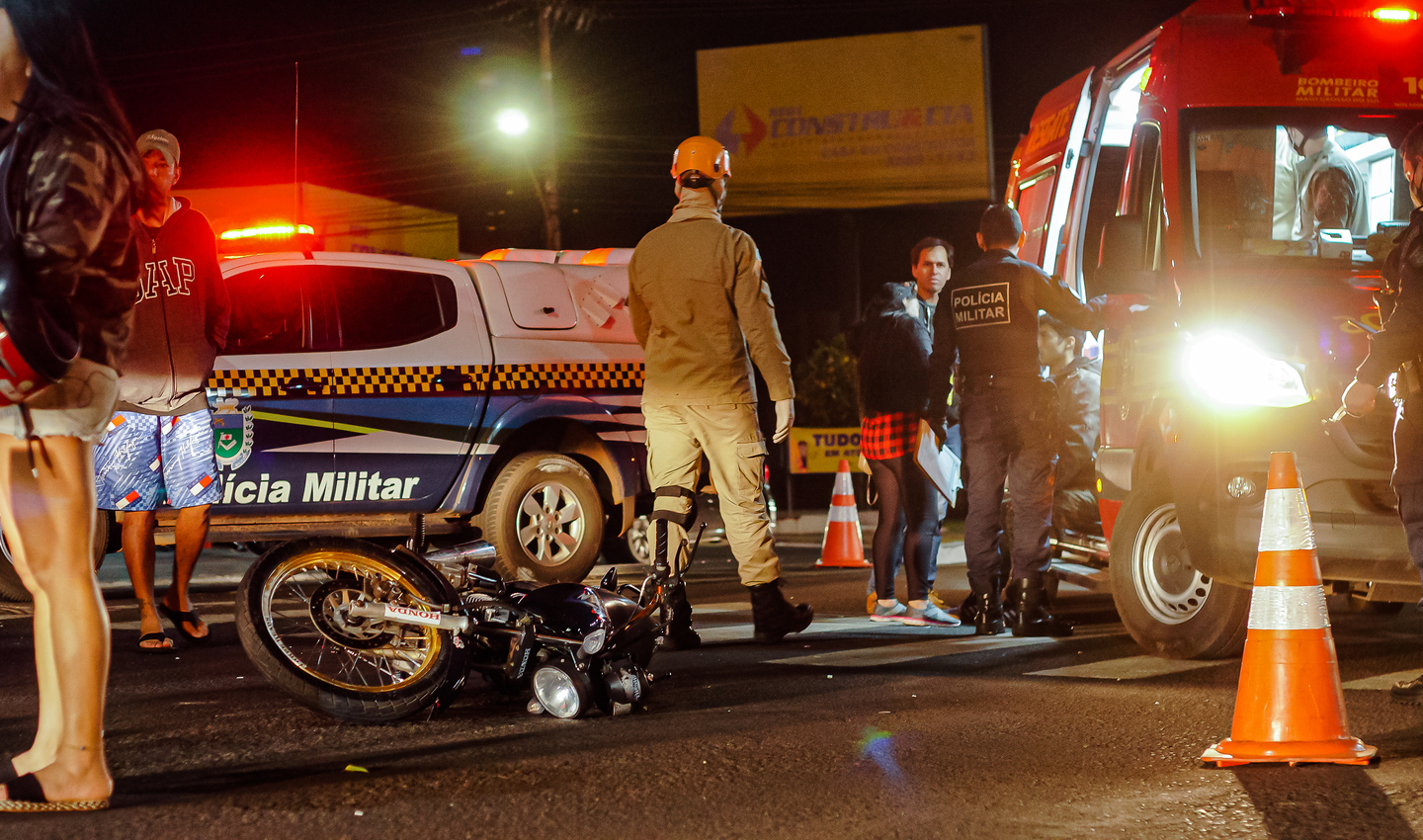 Moto caída na pista pertence a vítima fatal.