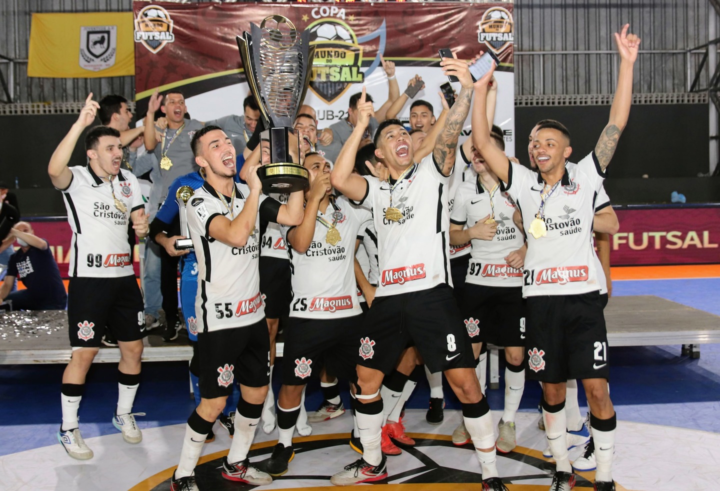 Corinthians é bicampeão da Copa Mundo do Futsal!