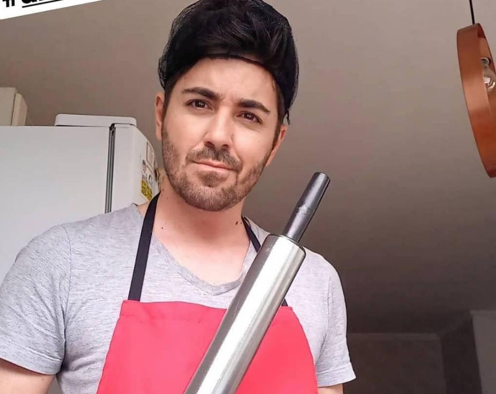 Jovem tamb&eacute;m faz p&atilde;es para complementar a renda  Foto: Arquivo pessoal