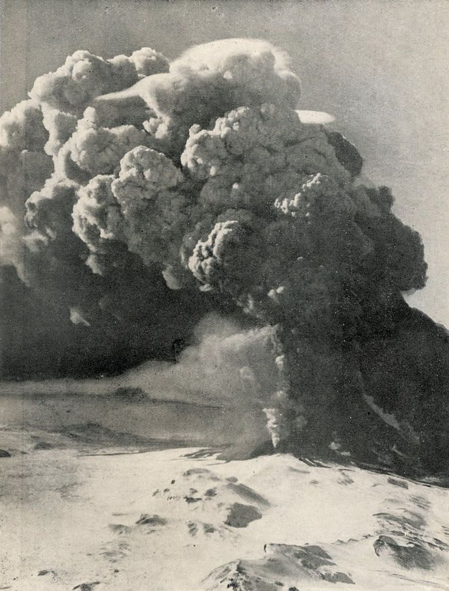 Uma imagem da erupção do vulcão Hekla, em 1947. 