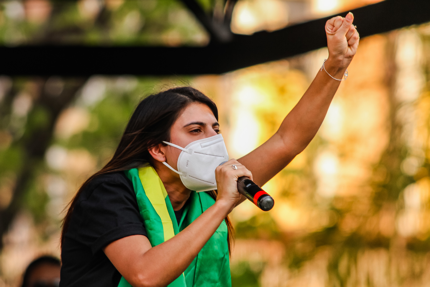 Vereadora de Campo Grande, Camila Jara, gritando "fora Bolsonaro". Foto: Tero Queiroz