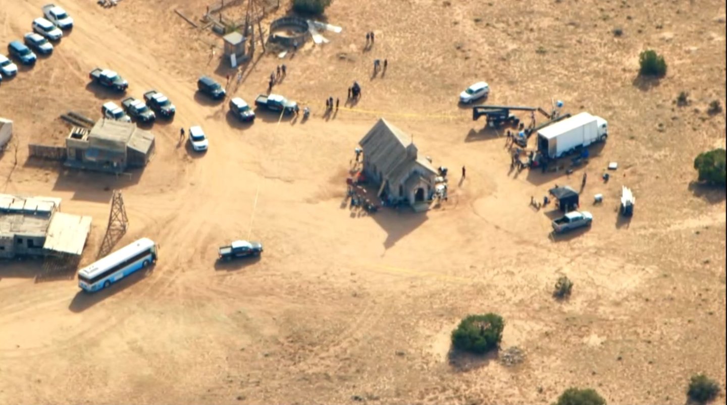 Igreja no set do Rancho em Santa Fé - suspeita-se que seja o local do disparo. Foto: Reprodução 