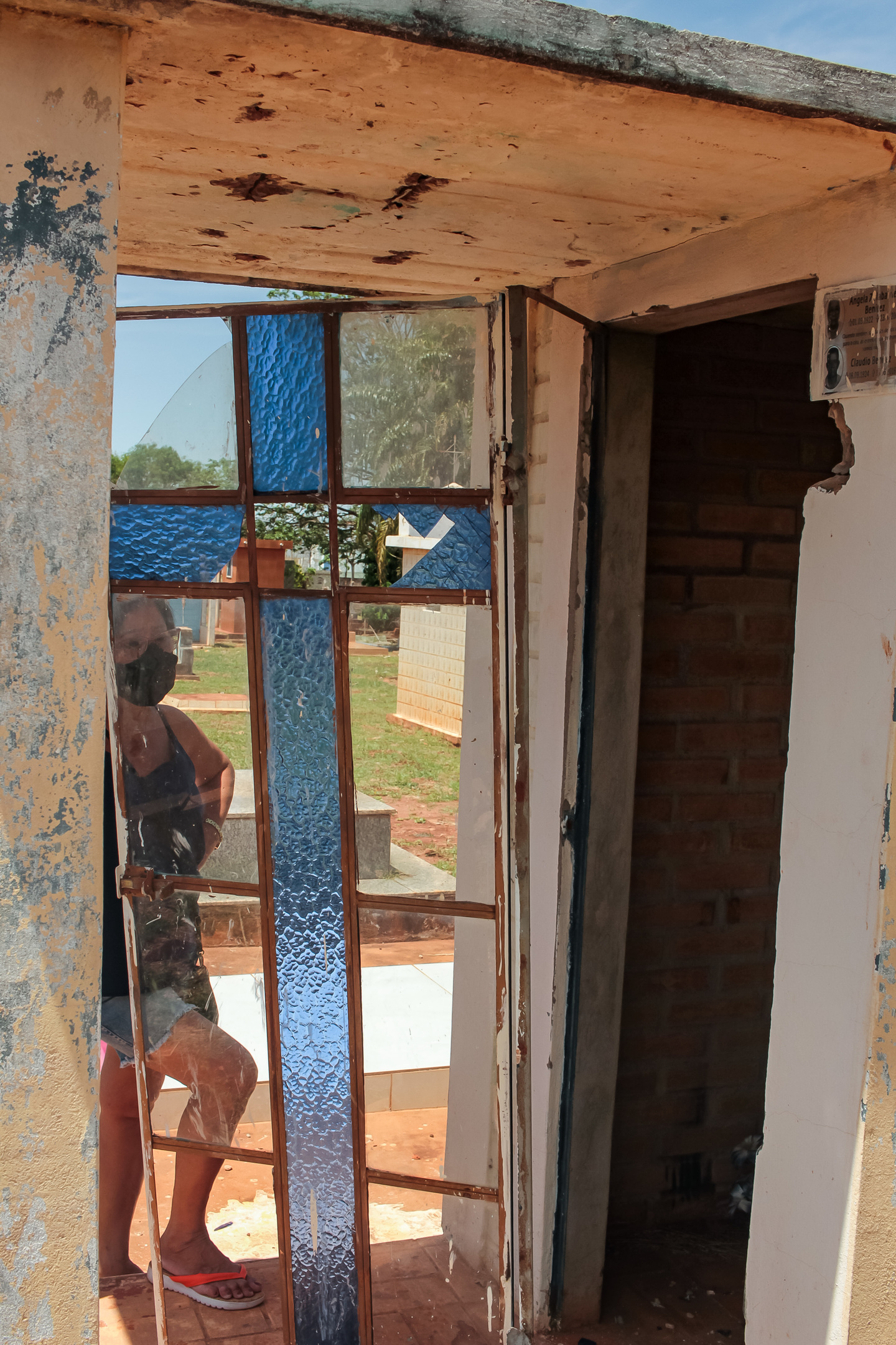 Porta foi arrancada com uso de for&ccedil;a. Foto: Tero Queiroz 