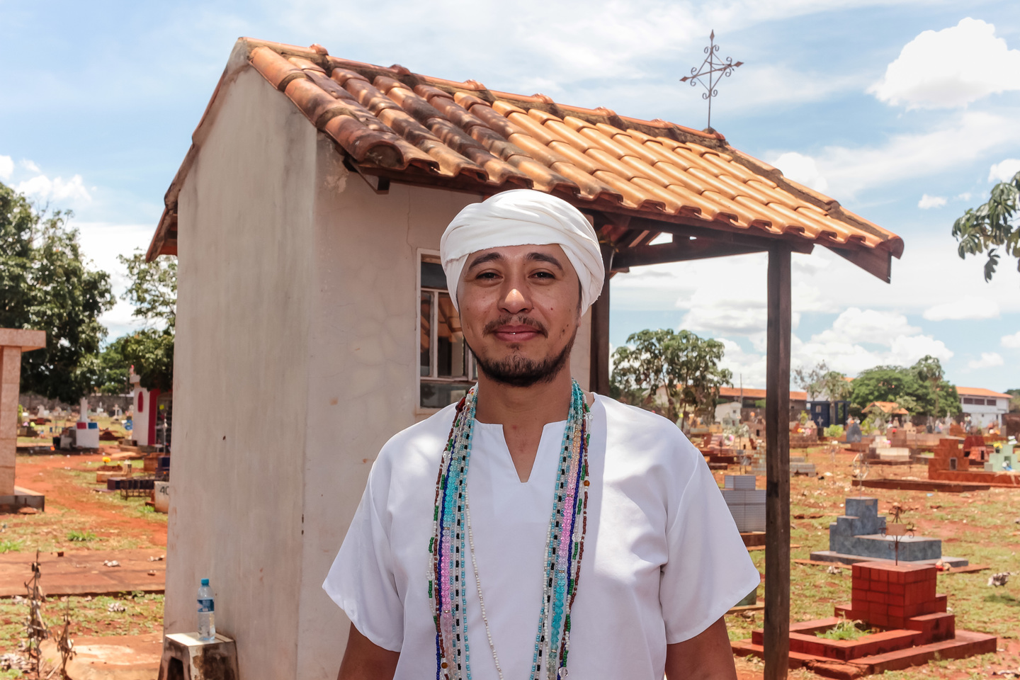 Esse &eacute; Jo&atilde;o Evandro Esqui&aacute;vel, de 31 anos, pai de Santo no terreiro Pai Ant&ocirc;nio de Aruanda. Foto: Tero Queiroz