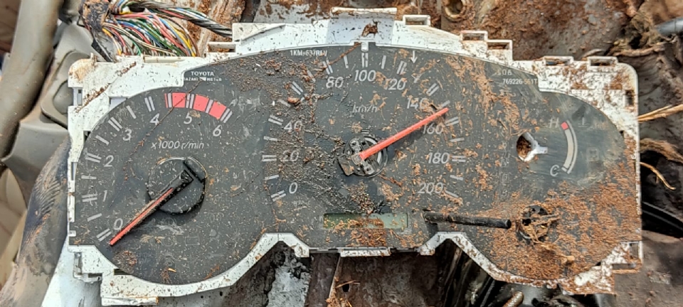 Veloc&iacute;metro da caminhonete travado nos 150 km.