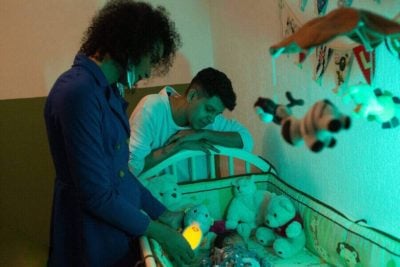 A família decorou o quarto do bebê Apolo com bichinhos de pelúcia
