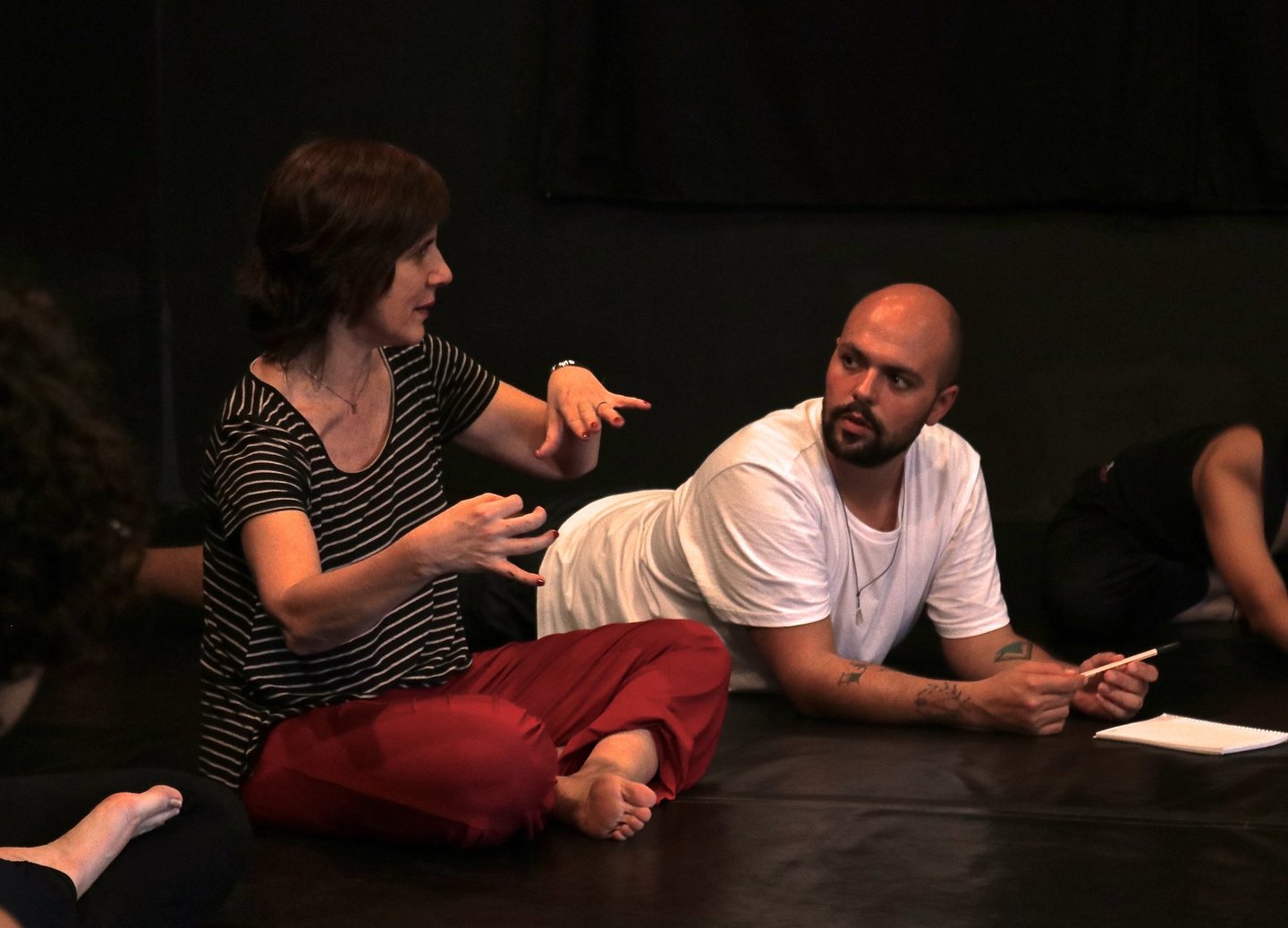 Andr&eacute;, em 2019 durante curso de TKV com Jussara Miller. A mestra &eacute; a mulher de cal&ccedil;a vermelha. Foto: Arquivo pessoal