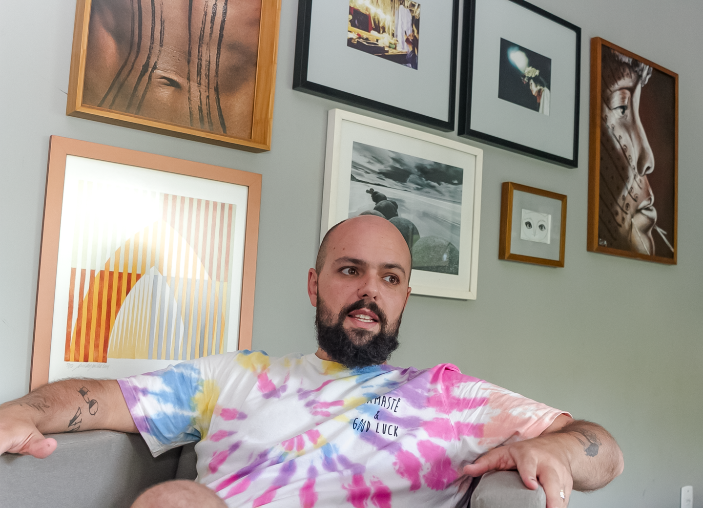 A n d r &eacute; T ris t &atilde; o , &eacute; b a c h a r e l e lic e n cia d o e m T e a t r o p e l a  U niv e r sid a d e A n h e m bi M o r u m bi d e S &atilde; o P a u l o / S P , c o m  e x t e n s &atilde; o e m T &eacute; c nic a K l a u s s Via n n a p e l a P U C - S P