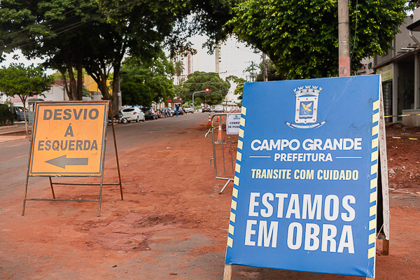Trecho a partir a rua Arthur Jorge está parcialmente interditado. Foto: Tero Queiroz.  