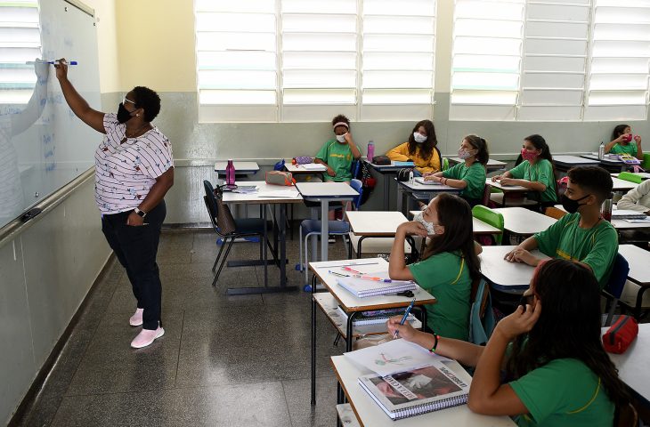 Professores comemoram reajuste de 34% à convocados em MS - MS Notícias