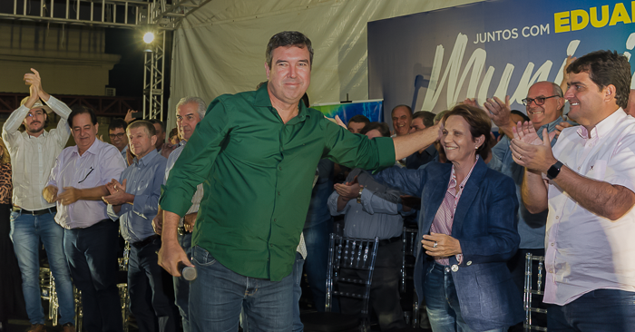 Eduardo Riedel agradece apoio da ex-ministra Tereza Cristina em evento do PSDB em MS. Foto: Tero Queiroz