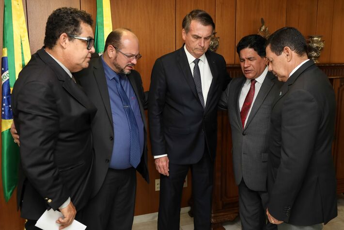 IMAGEM DO DIA - Bolsonaro fecha com Pastor Sampaio Jr. em Paço do Lumiar -  Neto Cruz