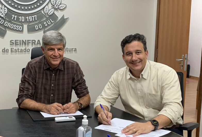 O prefeito de Nova Alvorada do Sul, José Paulo Paleari e o secretário da Seinfra, Renato Marcílio. Foto: Divulgação 