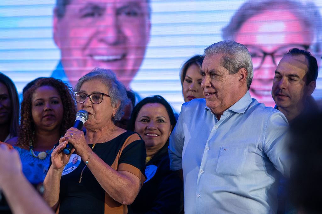 A candidata a vice governadora Tania Garib ao microfone. Foto: Tero Queiroz