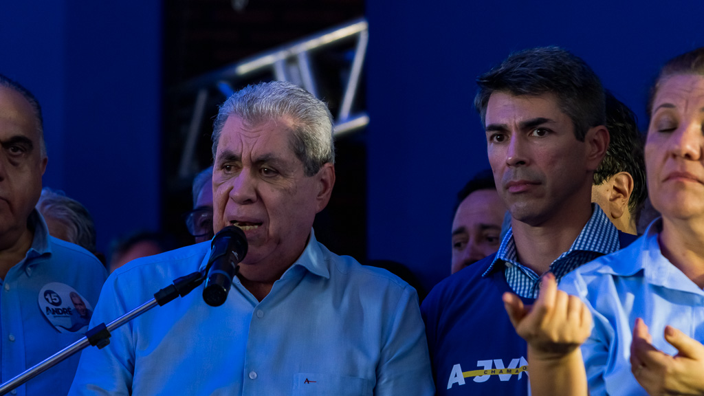 André Puccinelli JR. ao lado do candidato, André Puccinelli, seu pai. Foto: Tero Queiroz
