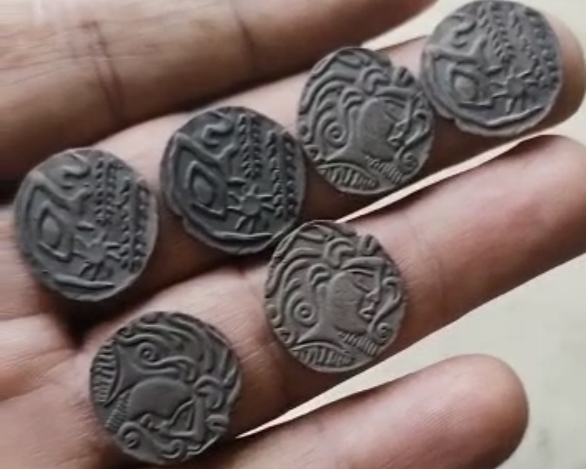 Essas seria moedas encontradas na região onde fica 'Ratanabá'. Foto: Dákila