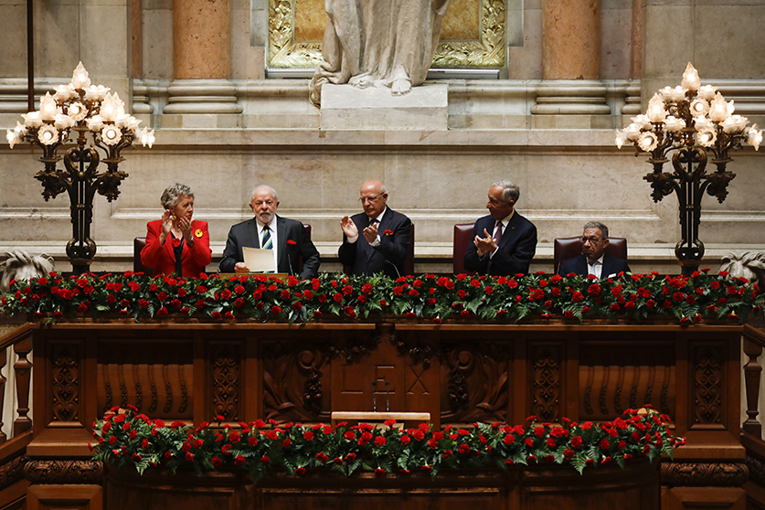 (25 de abril de 2023 | 10h) - Presidente do Brasil, Lula, discursa no Paralamento de Portugal. Foto: Parlamento.pt