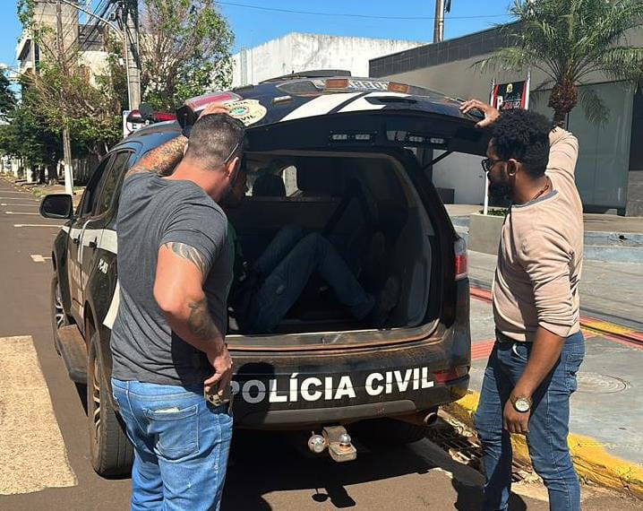 Momento em que o feminicída foi capturado e preso. Foto: REDES 