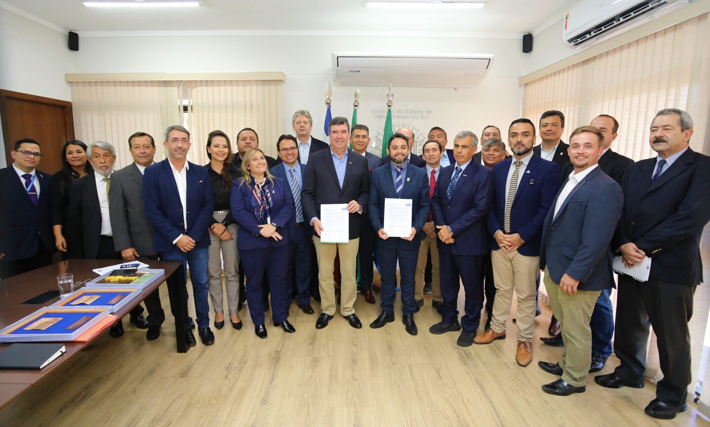 (6.JUL.23) - Executivo sul-mato-grossense reuniu-se com o governador do Taparacá. Foto: Saul Schramm