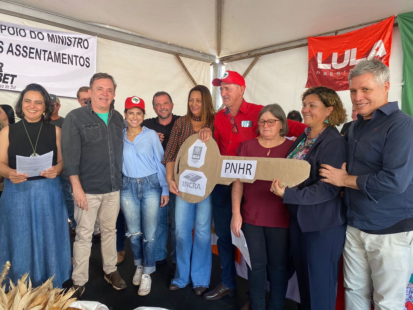 Vander Loubet, Camila Jara recepcionam o ministro Paulo Teixeira em Mato Grosso do Sul. Foto: Alex Nantes